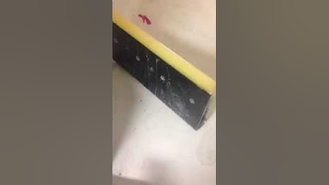 Ergo squeegee channel clean