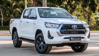 2023 Toyota Hilux Revo V Edition 4WD, Diesel, 2.8 L, 4-cyl diesel Walk-Around  {Exterior & Interior}