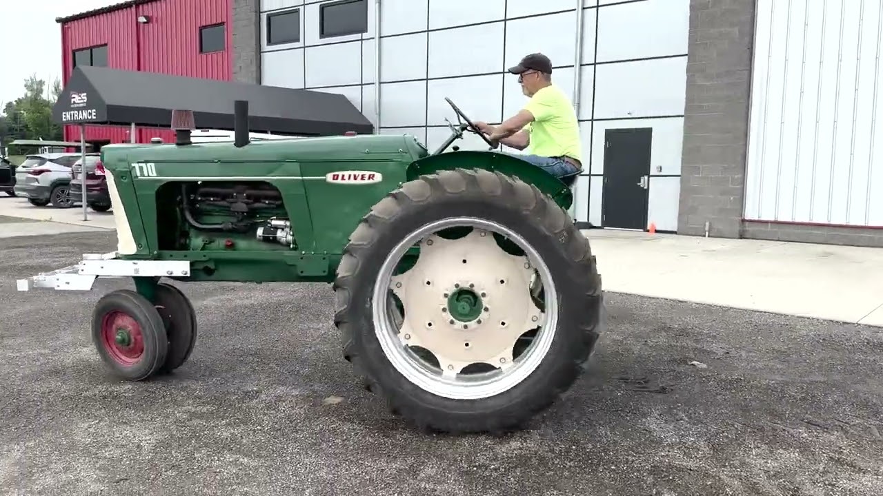 1959 Oliver 770 Antique Pulling Tractor