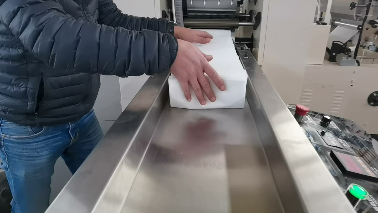 Automatic 1/8 fold table napkin paper making machine used in western restaurants