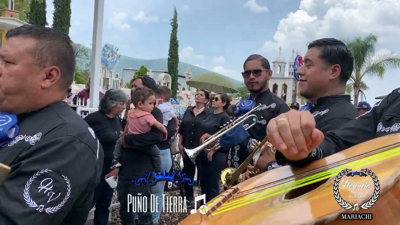 Mariachi Herencia De Villa - Puño De Tierra