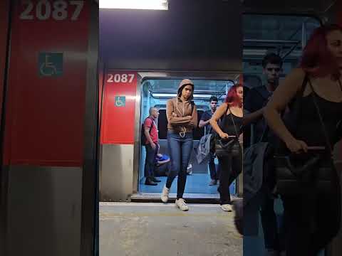 #Short | Abertura e fechamento das portas da série 2070 da CPTM