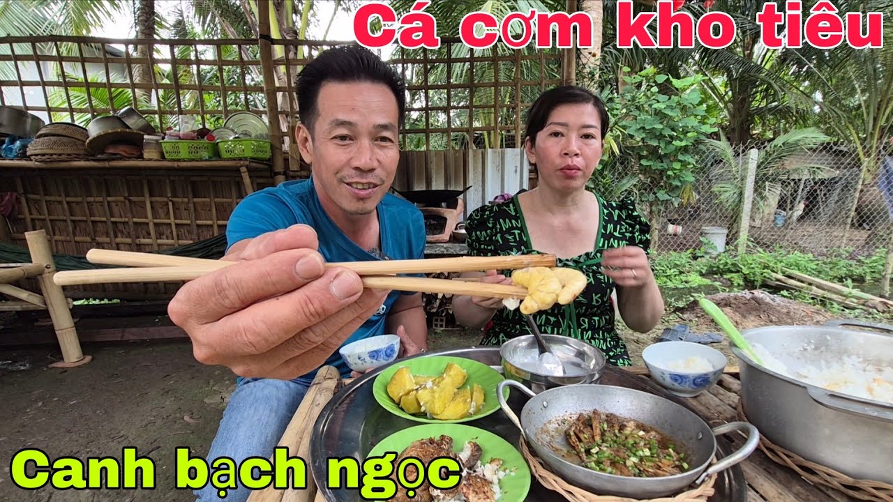Cá cơm kho tiêu sặc rằn muối xã ăn cùng canh bạch ngọc dân dã Miền Tây.  Cơm Quê 