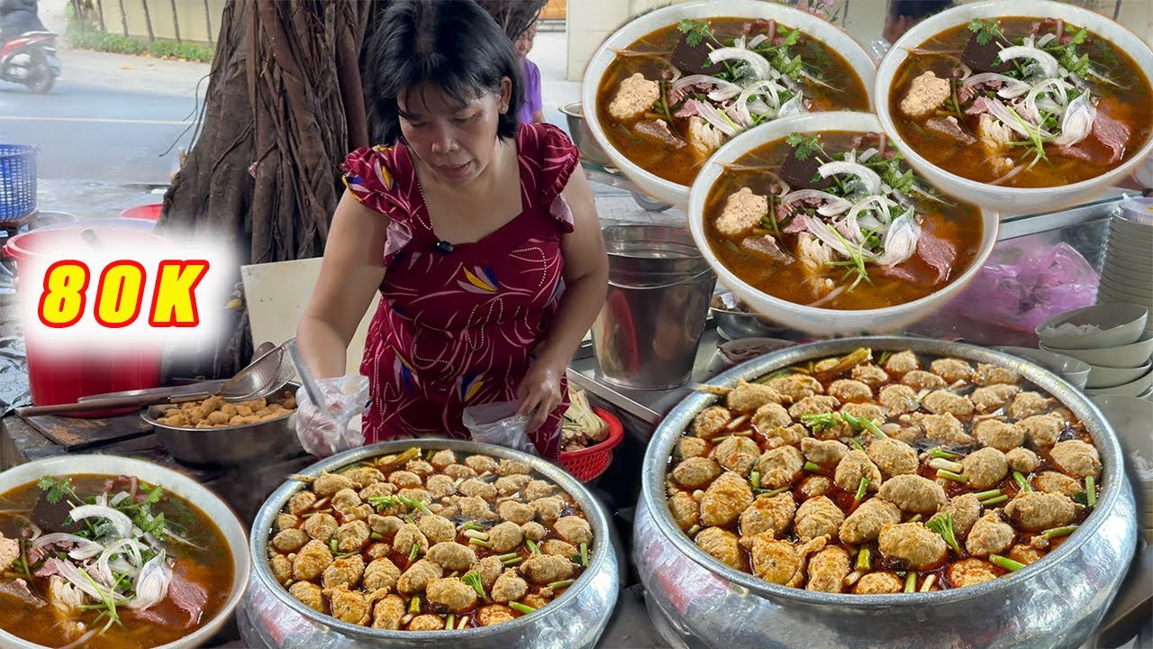 Quán Bún Bò gốc Huế 80k Sốc nồi Ngập tràn CHẢ CUA siêu to khổng lồ có đáng thử đắt xắt ra miếng