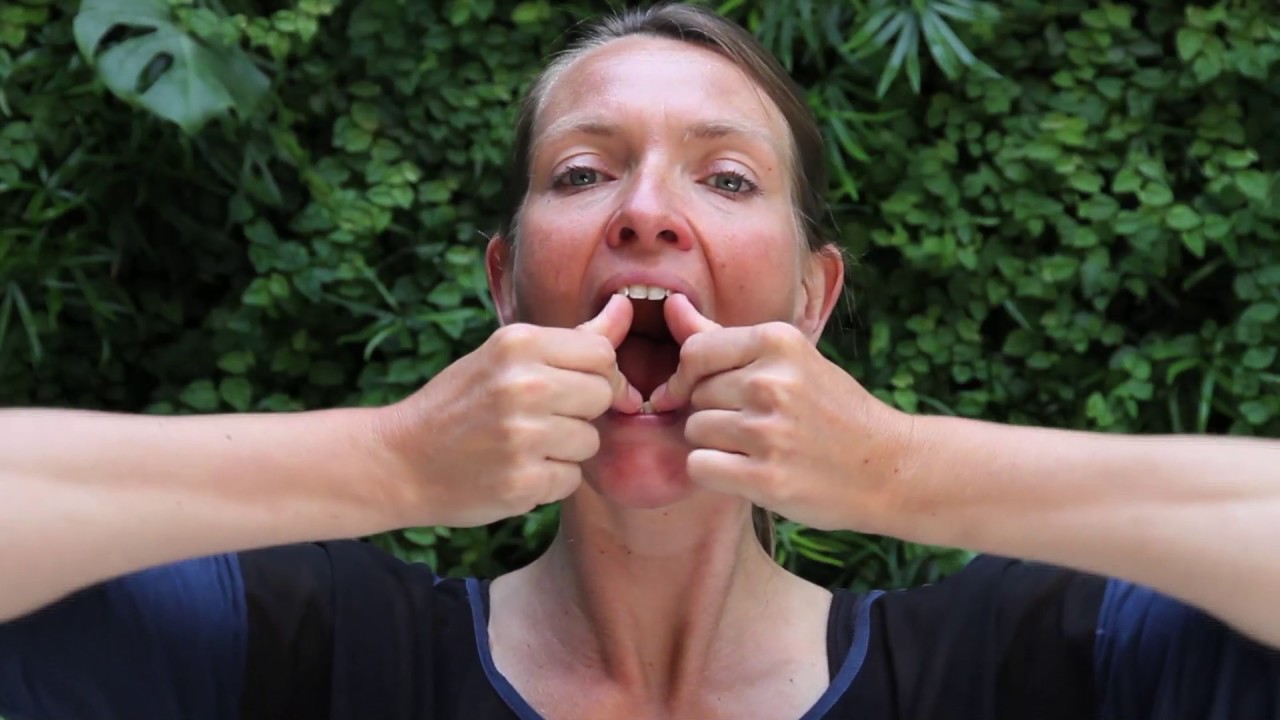 Exercises for  the jaw - Stretching