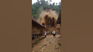 Tebing Tiba-Tiba Longsor! Warga Desa Panik dan Berhamburan! (Simulasi Ai)