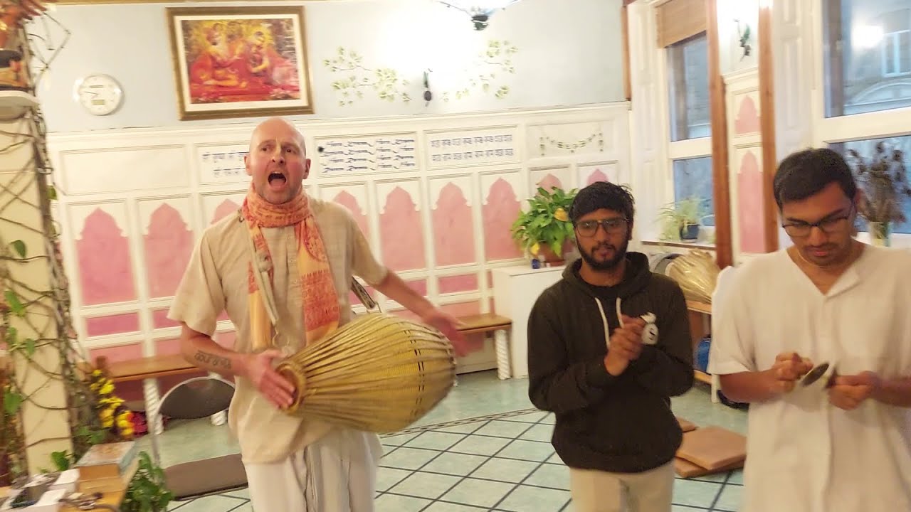 caitanya-vallabha-prabhu-chants-hare-krishna-in-newcastle-program-on