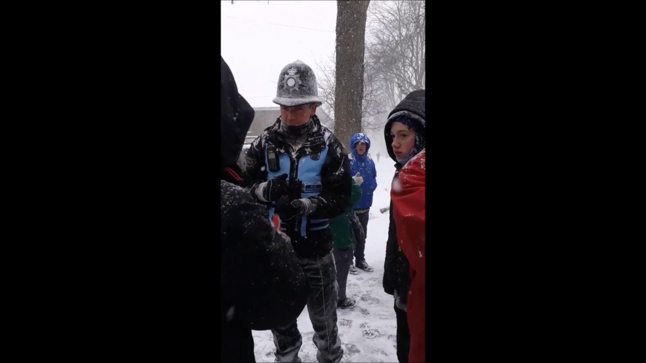 Police on Thornsett Road defending biased policing policies, Sheffield Tree Action Groups, Stag
