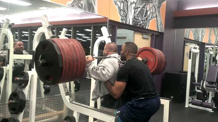 Dan Saxton - 765 lbs squats - January 2014