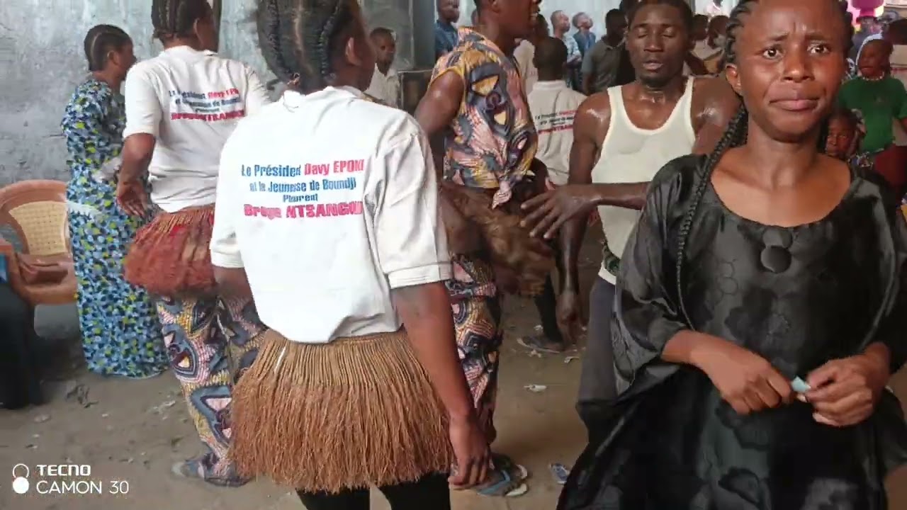 La reine Héléna okoumou & la maman Huguette andzoua pleurer cebondo la machine