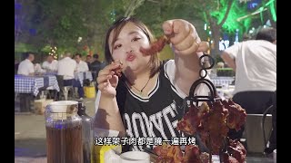 新疆美食架子肉，郭北鼻回乌鲁木齐，妈妈请吃98块⧸公斤架子肉，改善伙食