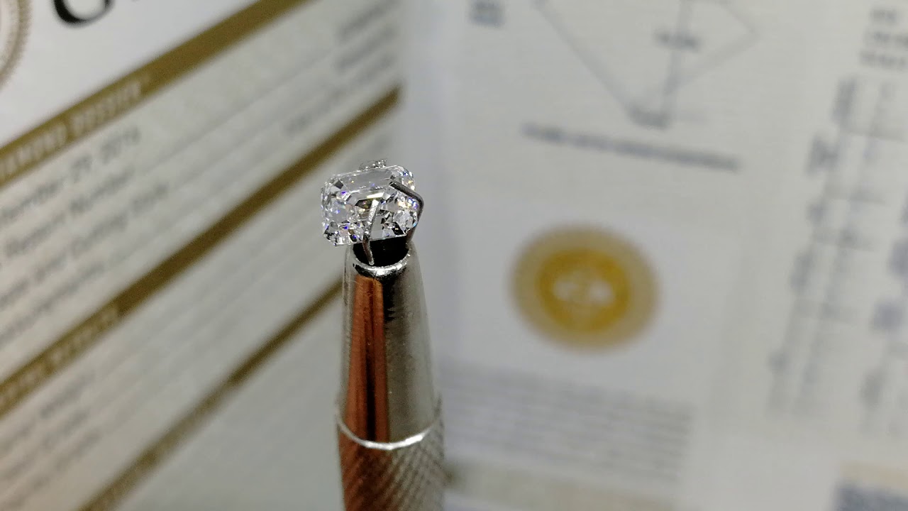 Бриллиант 0.81 карат форма эмеральд - YouTube