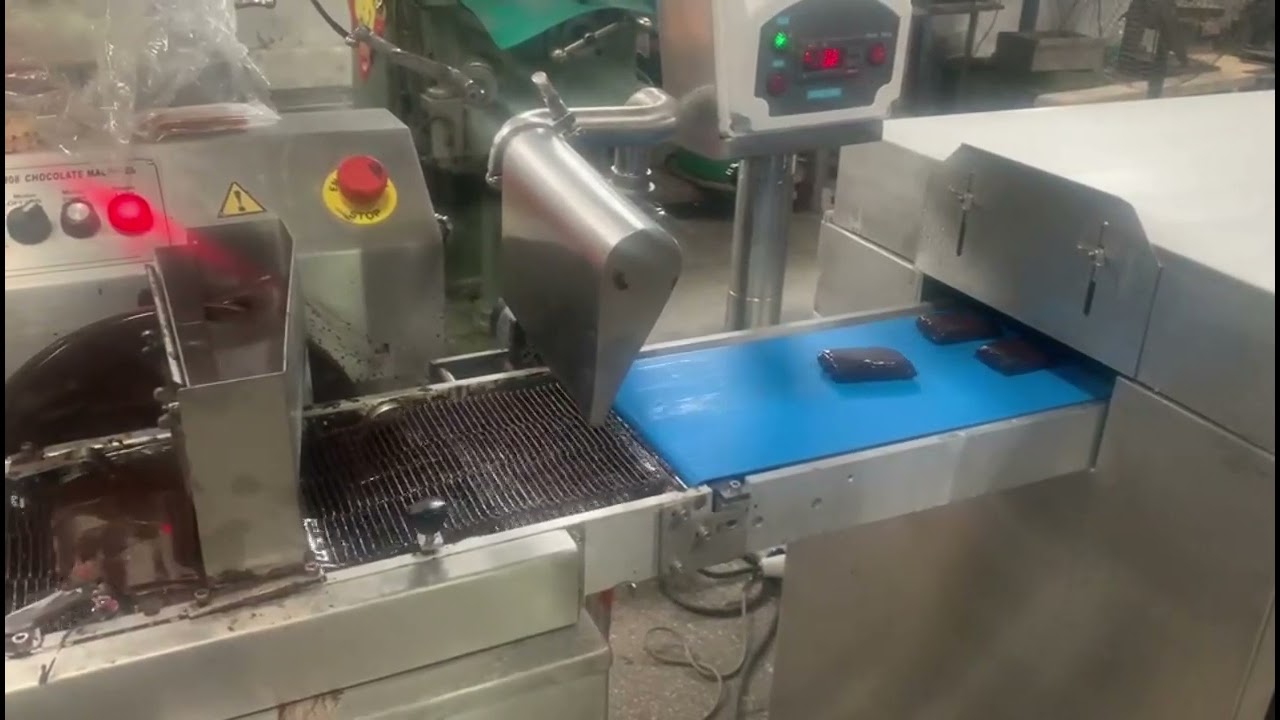 Chocolate Enrobing Machine And Cooling Tunnel