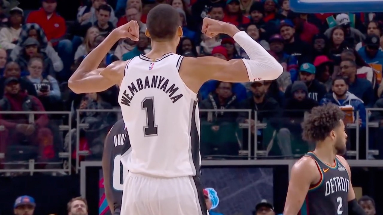 THE SPURS CONTINUE ONE STREAK AND END ANOTHER