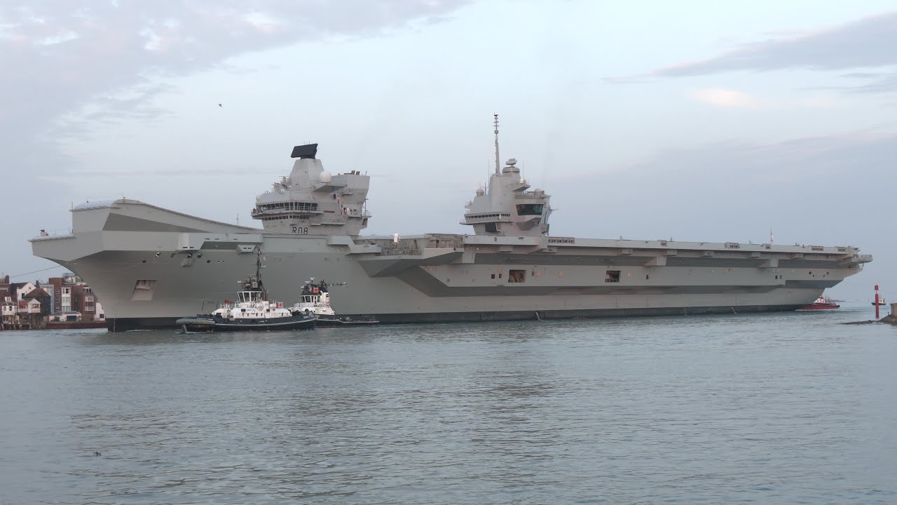 Aircraft carrier HMS Queen Elizabeth welcomed home after repairs 🛠  ⚓️ 🇬🇧