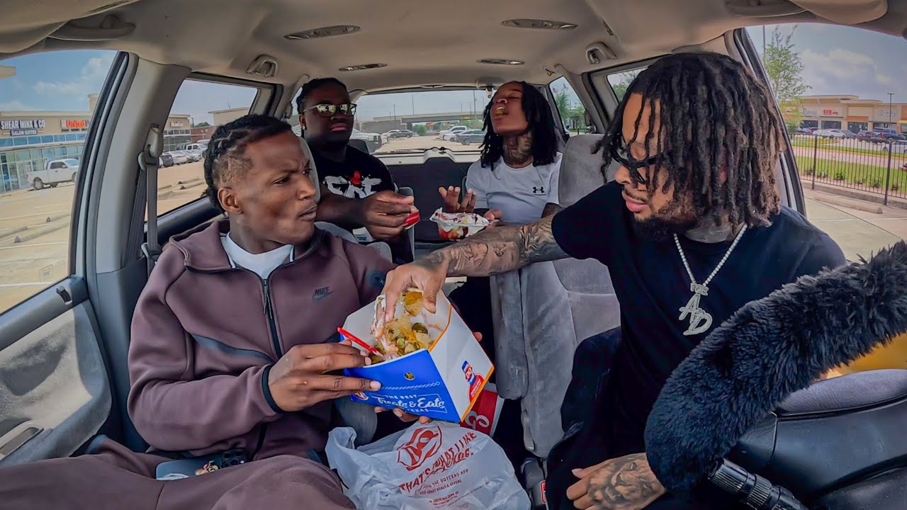 Digging My Bare Hands On The Gang Food… 🫣