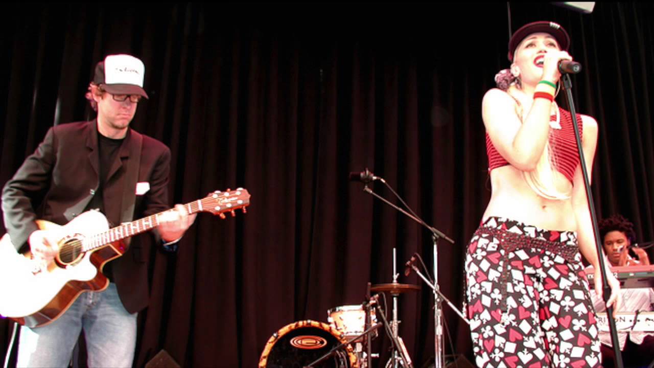 No Doubt - "Just a Girl" (Acoustic) Live in Anaheim (11/22/2002)