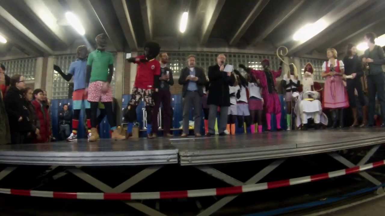 Sinterklaasshow Sint-Barbaracollege 2013 1/2