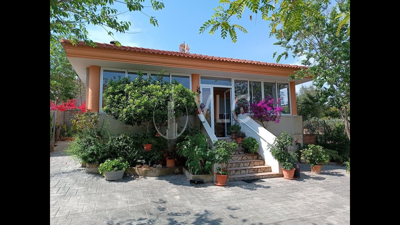 Cosy 4 bedroom urban villa in Montroy, Valencia.