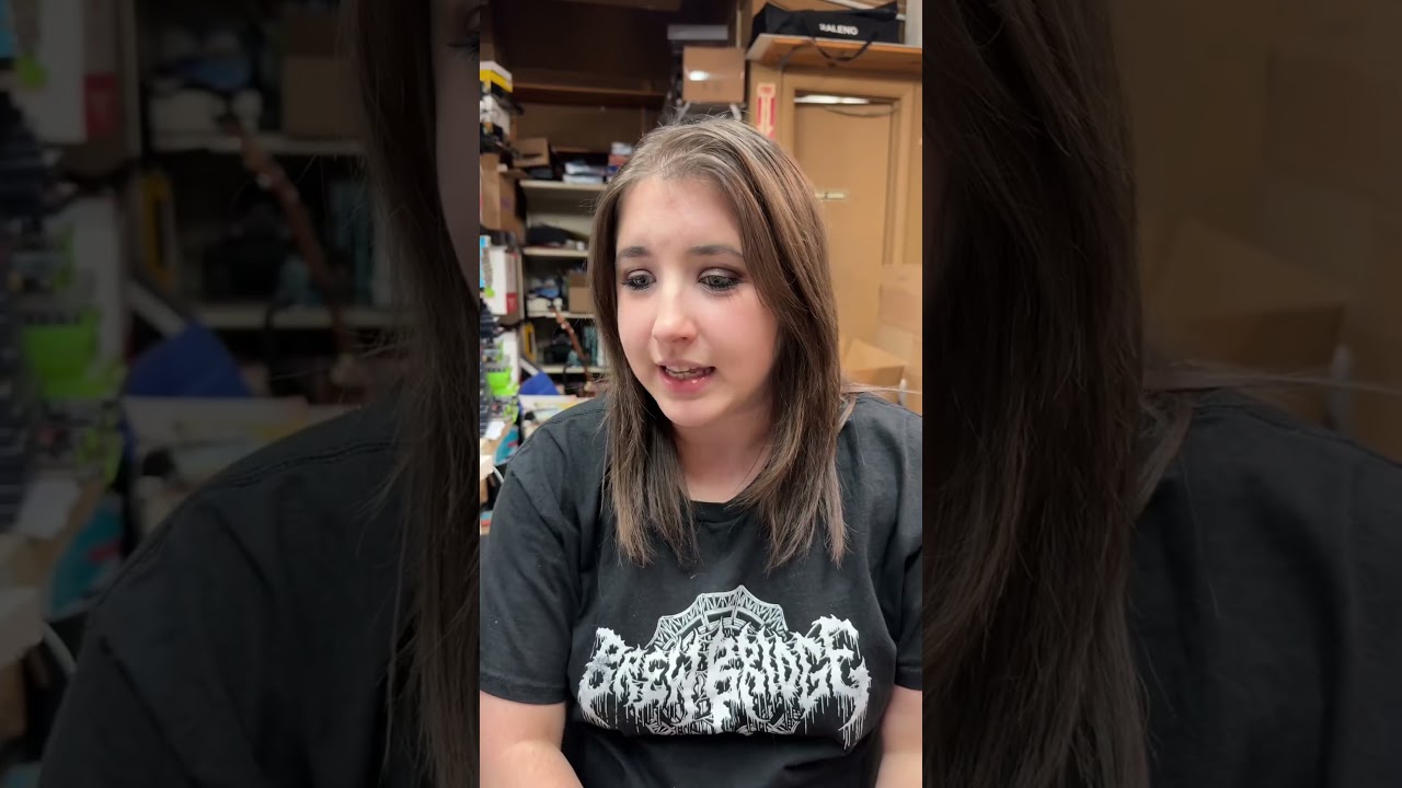 Почему эта PS2 издаёт звуки самолёта? 