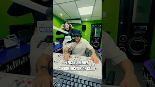 Yeison Jiménez emitando ser locutor de radio
