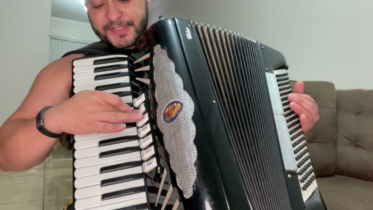 Vendido) Chegou Acordeon Crucianelli A famosa - YouTube