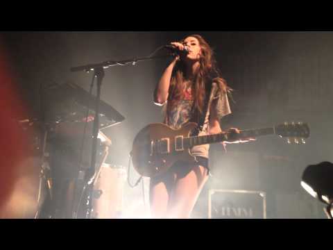 Haim - Oh Well (Live at Norwich UEA)