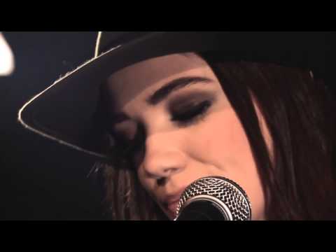 Clara Louise - Alles Was Mir Bleibt (Akustik Version)