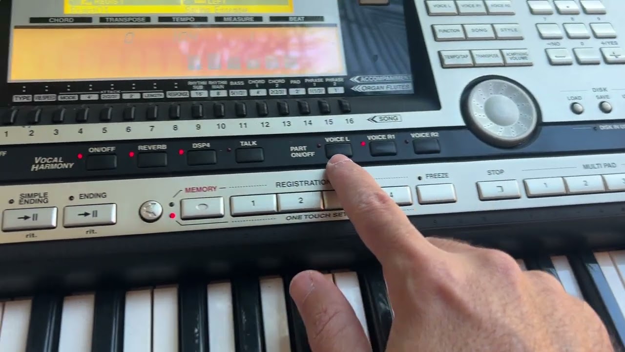 Yamaha PSR 740 keyboard for sale with vocalist. Call or WhatsApp