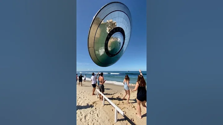 What Was That?! UFO Appears Over the Beach and Causes Panic #UFO #UFOs #uaps #UAP #ovni