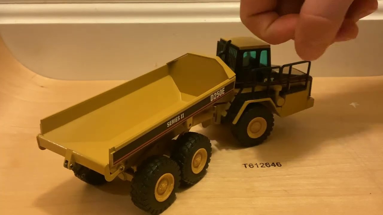 NZG cat d250e series 2 review ￼