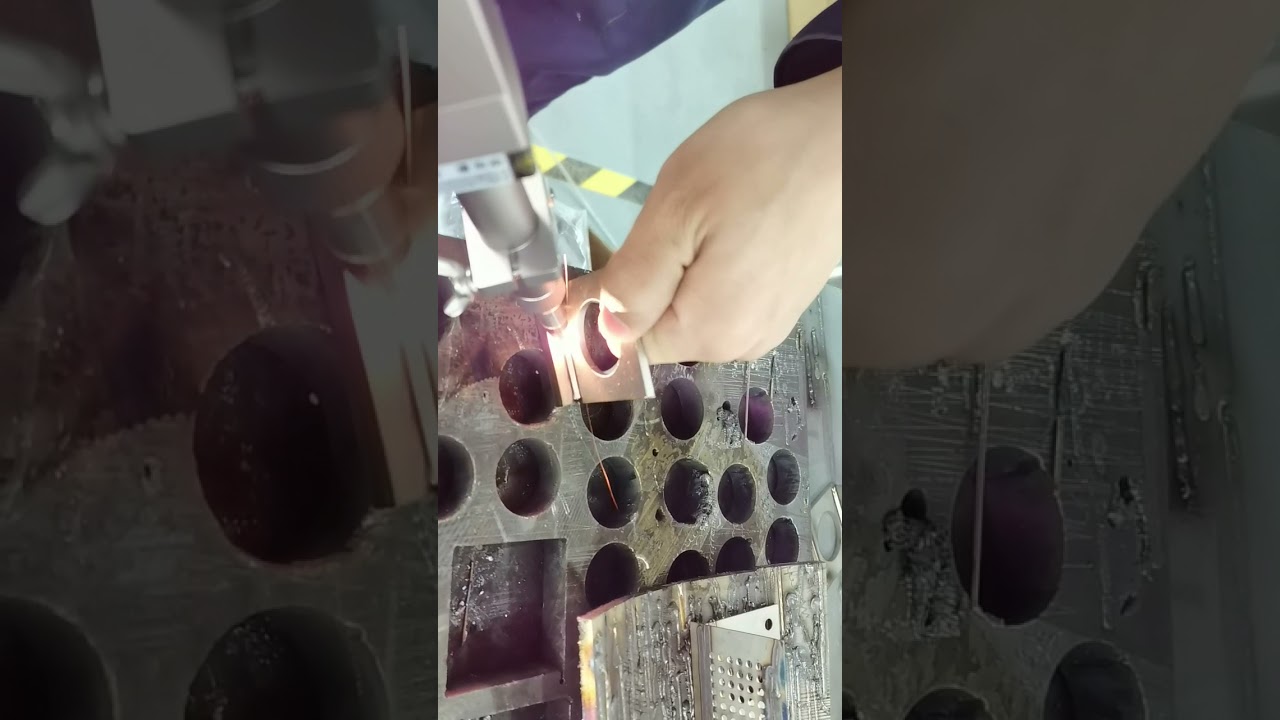 handheld fiber laser welder with hanwei double wobble head adjustable spot