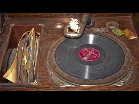 在 YouTube 上观看 Merle Travis - Osage Stomp (1945)