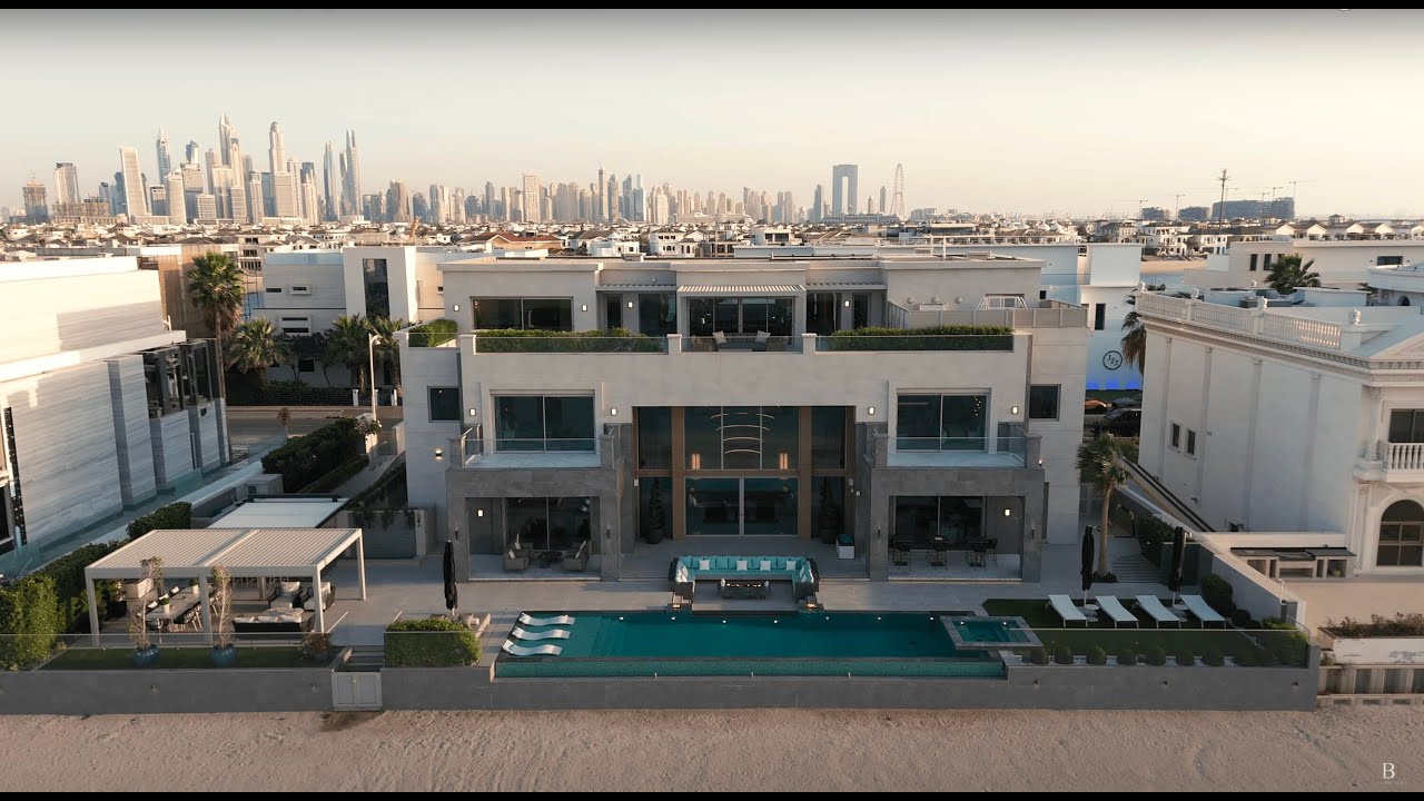 Custom-built signature villa with UNDERWATER GARAGE in Palm Jumeirah, Dubai.