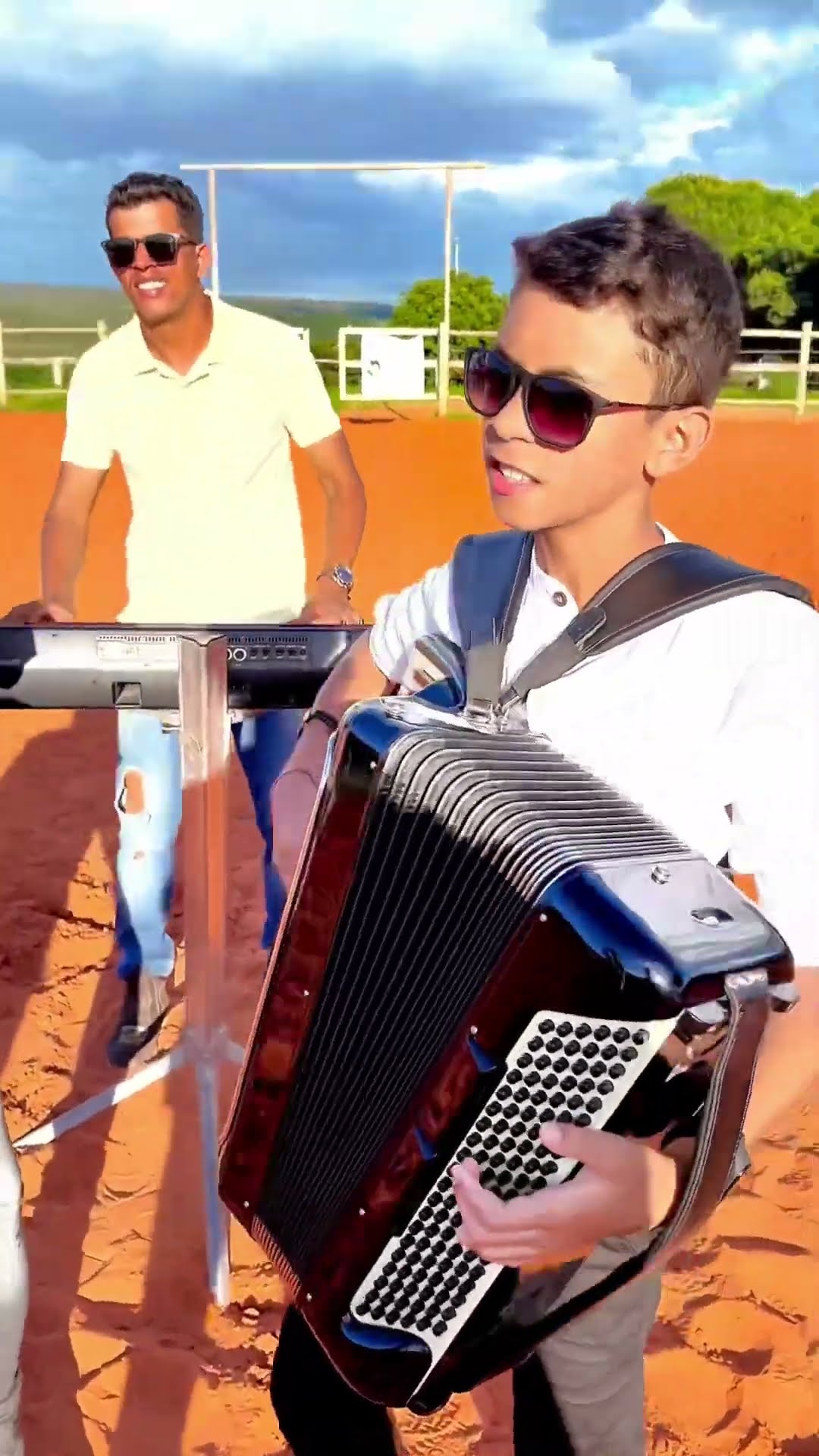 Alejandro Rodrigues canta bonito com seu pai bota esse Piseiro pra bombar galera #boanoiteee