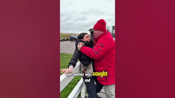 Shocking moment a pickpocket was caught by a photographer #pickpocket #shorts #fotografia