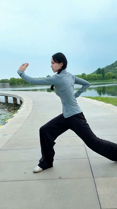 Qi is permeated with the long rainbow and mind guarding Taixu Tai Chi martial arts Chinese marti