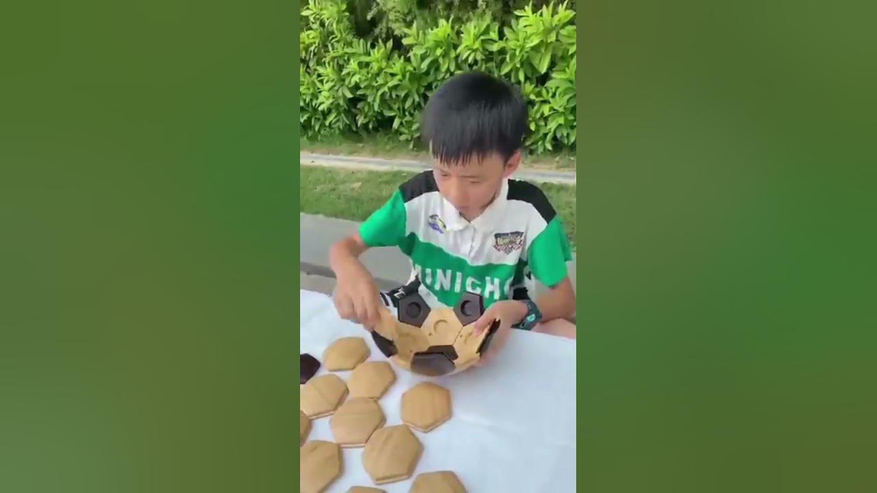 jab-4-bacche-football-khel-rahe-the-jab-vahan-per-ek-ladka-aata-hai-aur