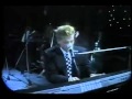 Perdoname luis miguel, tocando el piano.