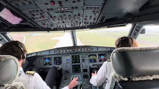 A320-232 cockpit crosswind landing