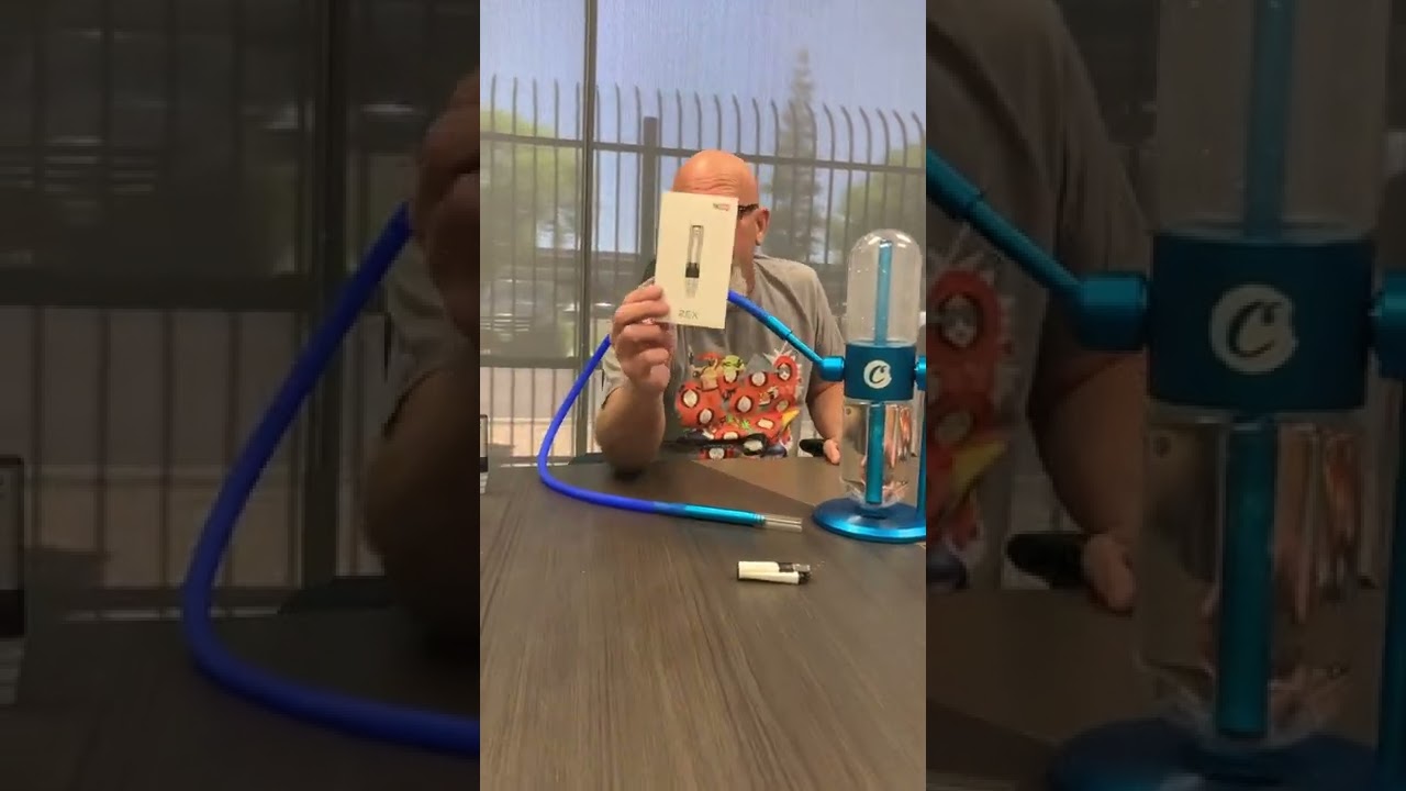 Demonstrating Gravity hookah with both flower and concentrates