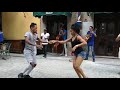 Aprende a bailar salsa con el Güiro de La Habana. Bailando salsa en Cuba. Artistas cubanos. Salsa cu