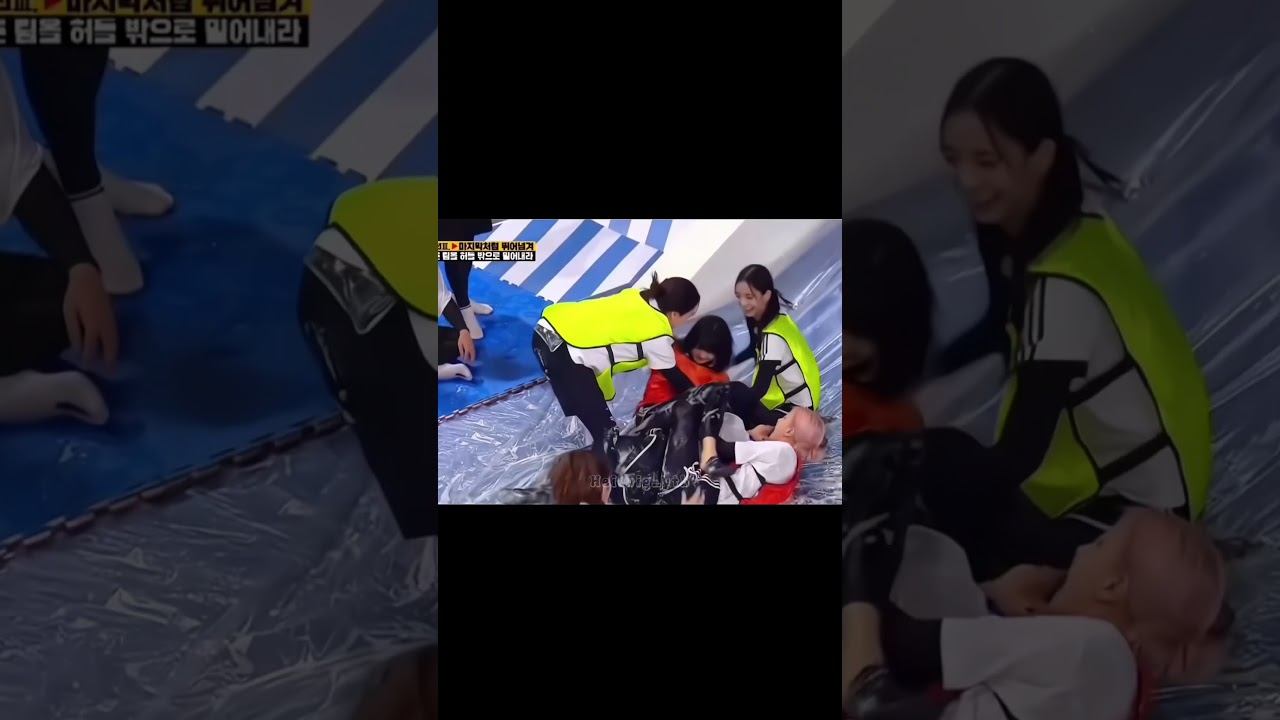 -Rosé : Lisa, where are you? -Lisa: I'll come right away!!! 🥹 