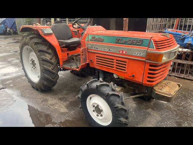 Kubota L1 345. Mechanical forward and reverse, manual transmission 