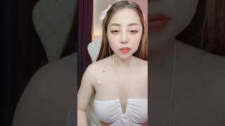 Download Lagu Hot girl trắng xinh khỏe nhất bigo... MP3