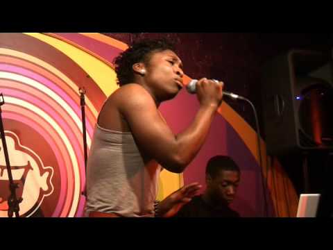 Cynthia - Jazmine sullivan (In love with another m...