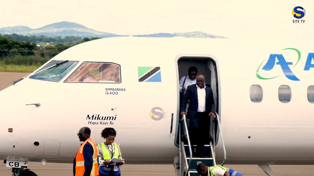 TAZAMA WAZIRI WA KATIBA NA SHERIA DK HOMERA ALIVYOWASILI UWANJA WA NDEGE SONGEA.