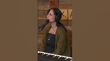 Thumbnail of Así PUDE colaborar con BAD BUNNY - Julieta Venegas | Entrevista con Jessie Cervantes