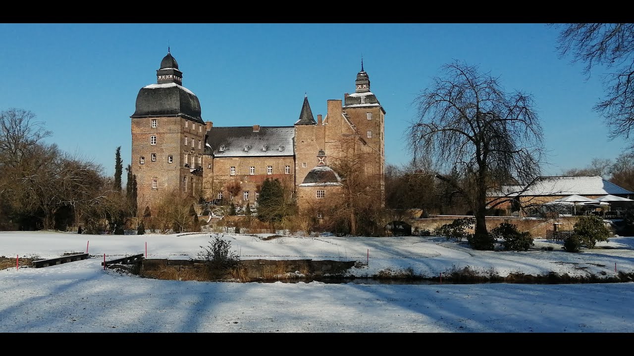 Schloß Myllendonk an der Niers in Schneelandschaft