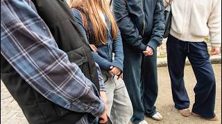 Les Adolescents Français Ont Basculé À Droite, Selon Un Sondage